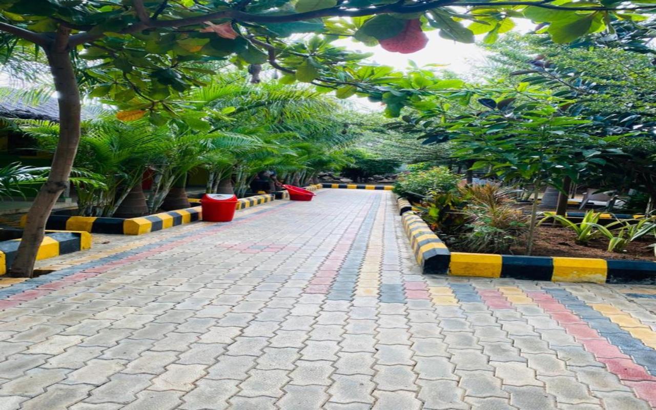 Hotel Megha Resort ハンピ エクステリア 写真