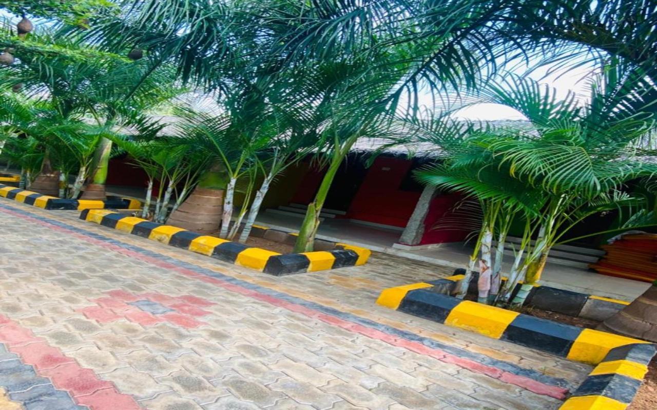 Hotel Megha Resort ハンピ エクステリア 写真